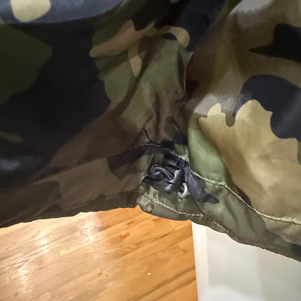Old Navy Men's Camouflage Puffer Jacket - Olive/Khaki/Black - Picture 6 of 6